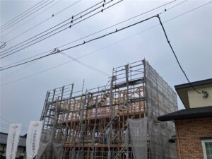 建て方開始、建物の姿が現れる