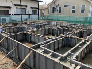 型枠工事：コンクリートを流し込む器を作る